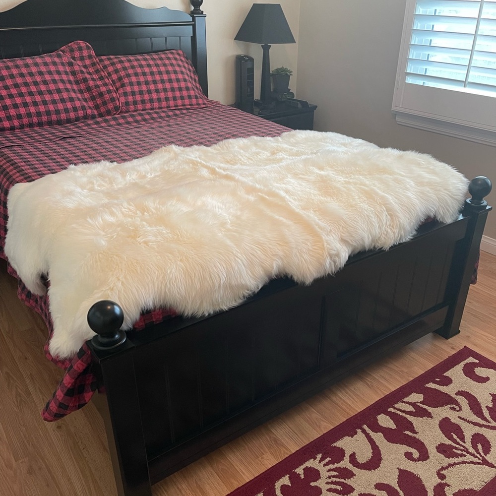 100% Genuine Sheepskin rug- 71”x 85” white New